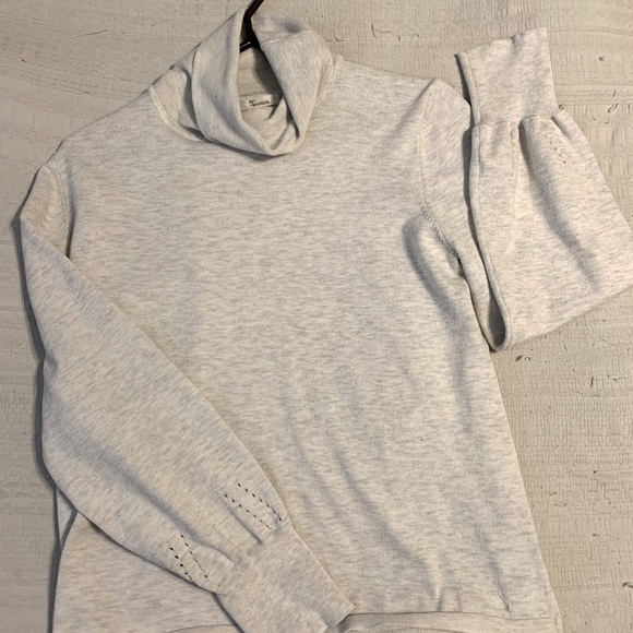 Soft grey turtle neck - Picture 1 of 5